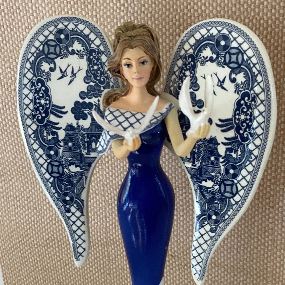 Figurine Blessings for Two Lovers from Hamilton Angels of Blue Willow Collection